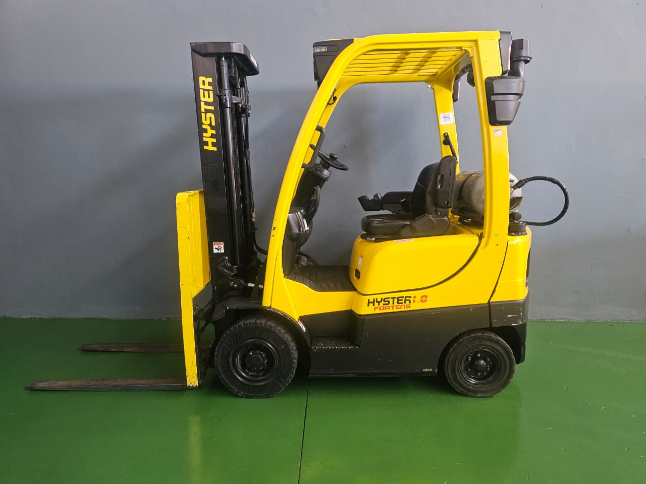 Forklift 17